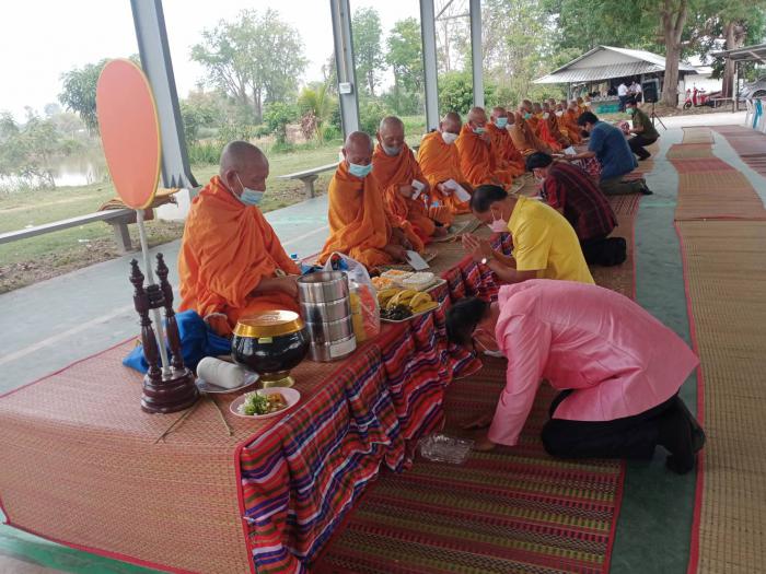 กิจกรรมพิธีทำบุญเลี้ยงพระ องค์การบริหารส่วนตำบลเหล่า