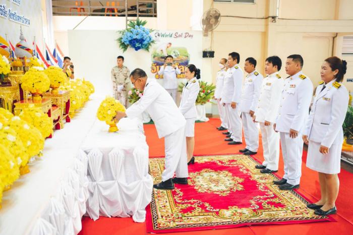  เข้าร่วมพิธีวางพานพุ่มดอกไม้และพิธีถวายบังคม เนื่องในวันคล้ายวันพระบรมราชสมภพ พระบาทสมเด็จพระบรมชนกาธิเบศร มหาภูมิพลอดุลยเดชมหาราช บรมนาถบพิตร วันชาติ และวันพ่อแห่งชาติ 5