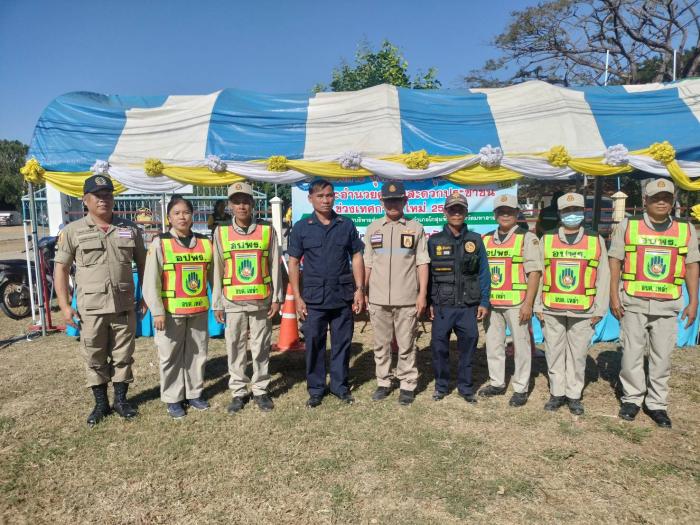 อปพร. ปฏิบัติหน้าที่จุดตรวจ/จุดบริการ และอำนวยความสะดวกประชาชน ช่วงเทศปีใหม่ ณ จุด บริการประชาชน องค์การบริหารส่วนตำบลเหล่า ระหว่างวันที่ 29 ธันวาคม 2566 - 4 มกราคม 2567