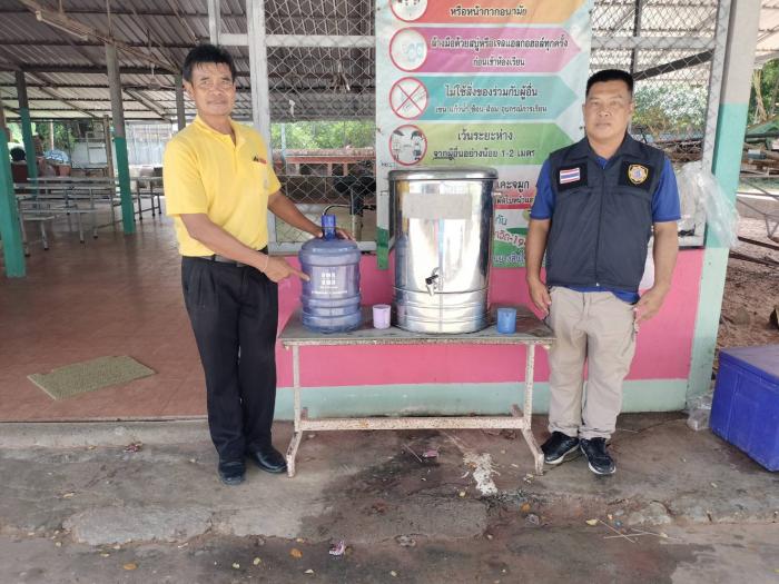 ดำเนินการตรวจสอบตู้กดน้ำ เครื่องทำน้ำดื่ม ตลอดจนอุปกรณ์ไฟฟ้า จุดเสี่ยง จุดอันตราย สถานศึกษาและศพด.ในเขตพื้นที่ตำบลเหล่า